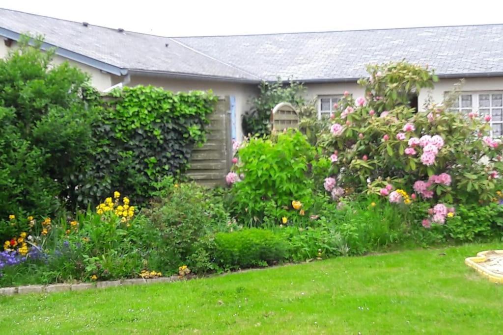 Saint-Aubin-Des-Preaux Dependance Au Calme Dans Notre Jardinヴィラ エクステリア 写真
